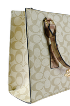 Coach Maggie - Tresolo-amr